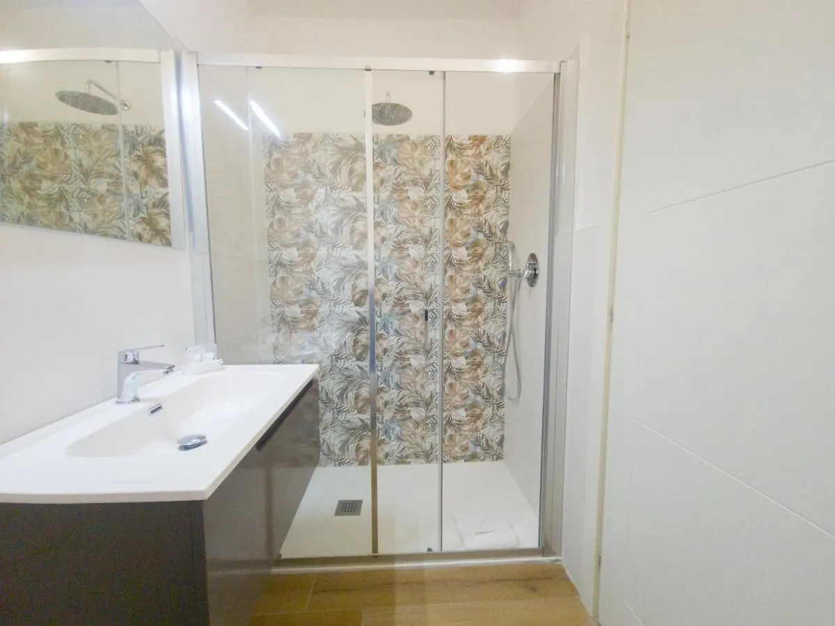 Italianflat - Elegant 2 Bedrooms With Balcony, 5 Min Walking From Arena Verona 0*,  Italia